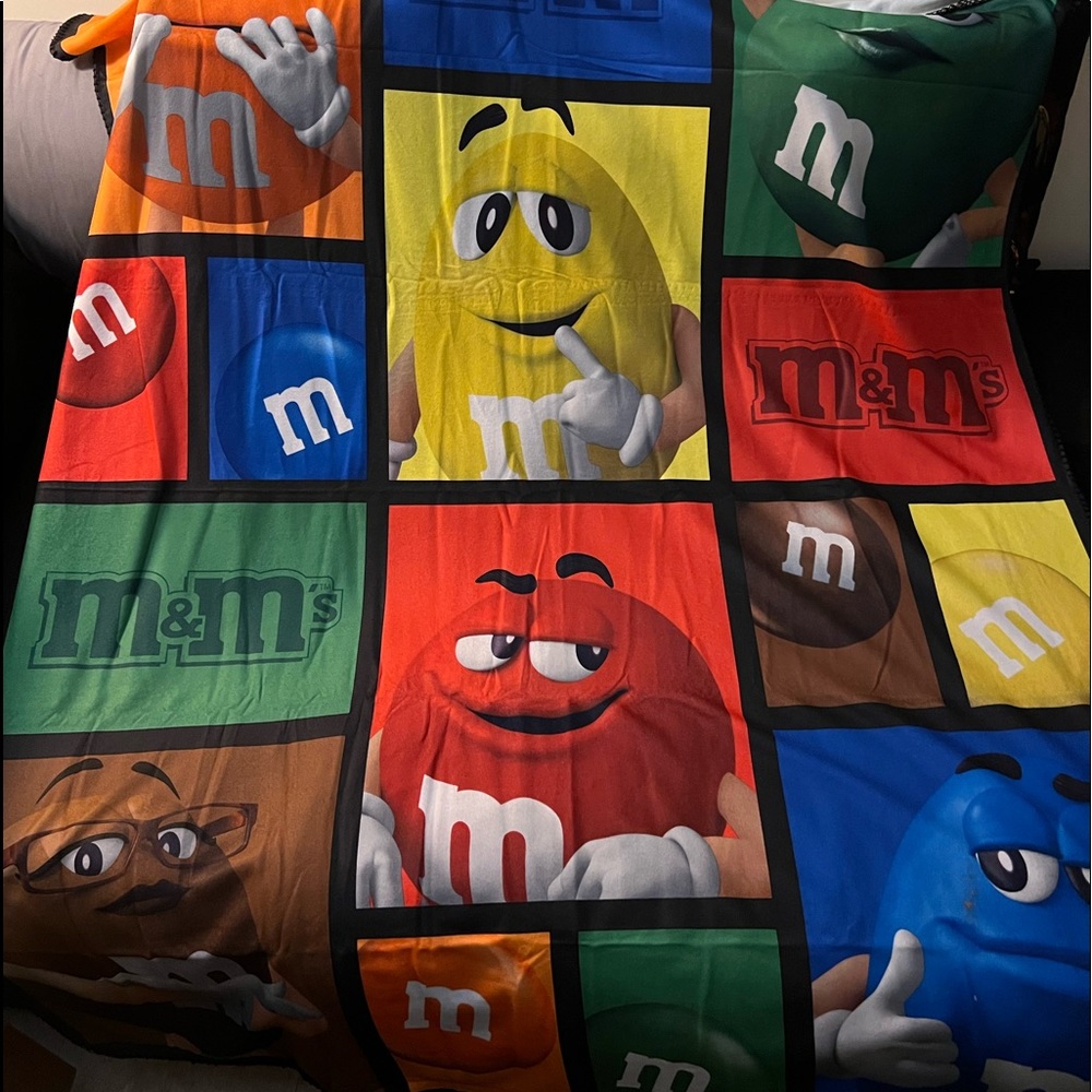 M&M Throw blanket New